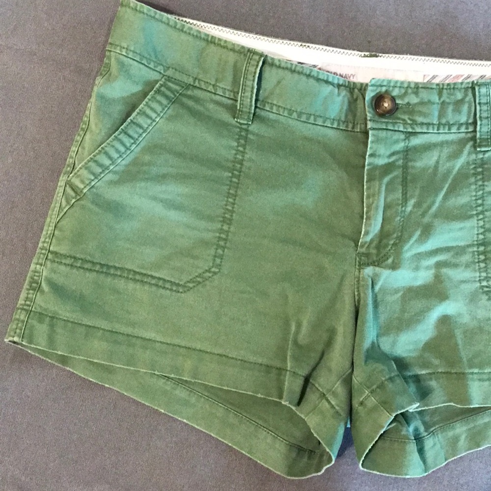 Old Navy Low Rise Shorts - Picture 4 of 5